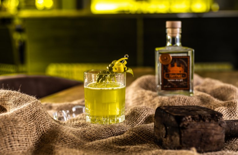 Der Gin Basil Smash hat sich seit einiger Zeit in den Bars durchgesetzt.