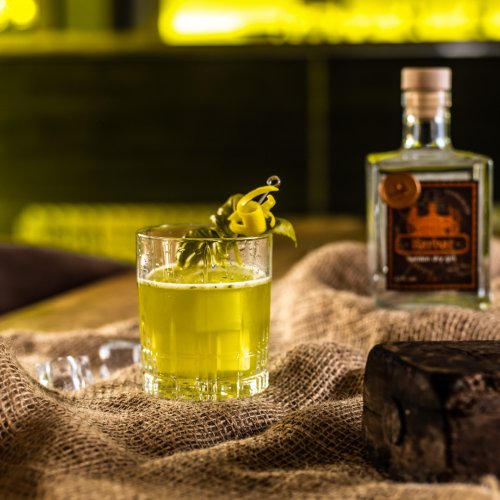 Der Gin Basil Smash hat sich seit einiger Zeit in den Bars durchgesetzt.