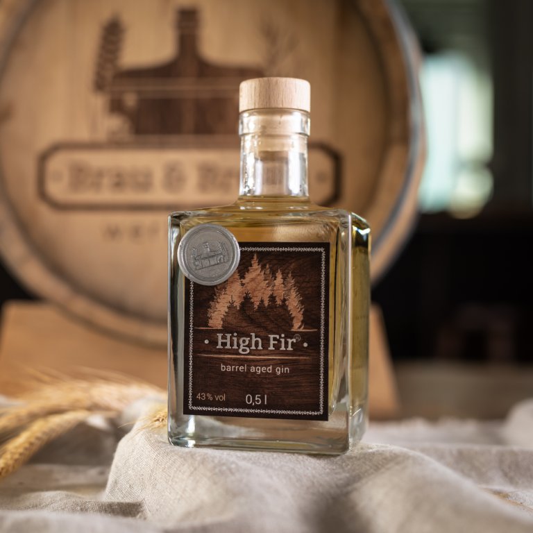 Der High Fir barrel aged gin: Ein Gin, der neun Monate im Bourbon-Fass gereift wurde.