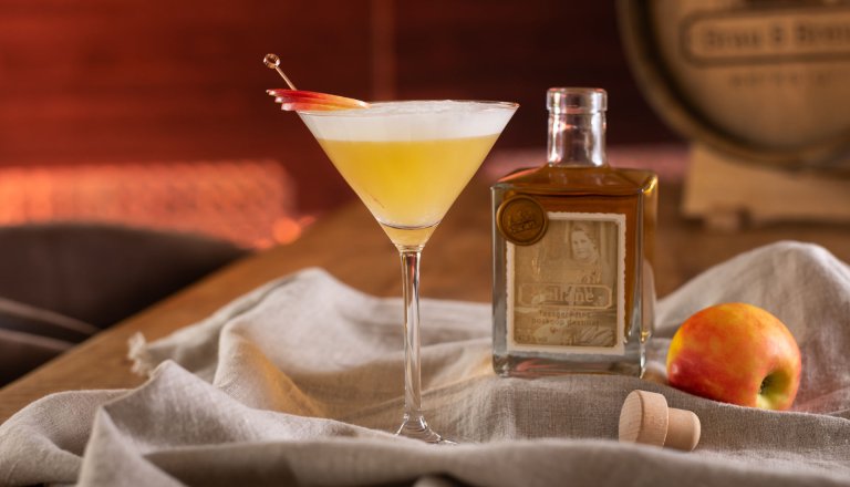 Mit ein paar einfachen Tipps und den richtigen Zutaten mixt ihr zuhause ganz einfach leckere Cocktails.